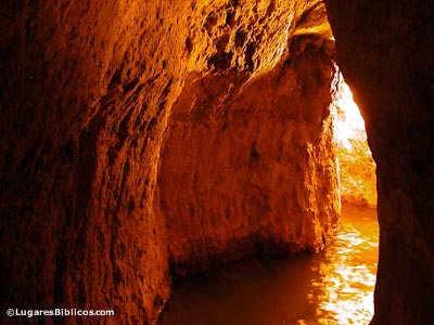 hezekiahs-tunnel-tb051803206-lugaresbiblicos