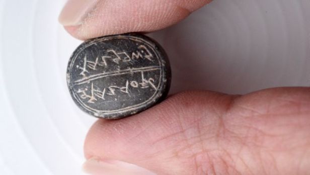 6-israel-antiquities-authority-a-rare-2500-year-old-seal-was-discovered-jerusalem-640x